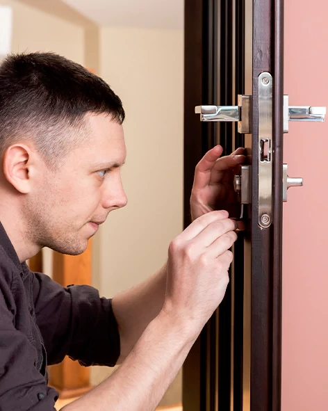 : Professional Locksmith For Commercial And Residential Locksmith Services in Willowbrook, CA